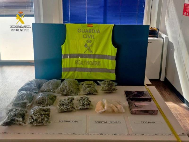 Detenido tras intentar embarcar con más de cinco kilos de droga en un ferri de Dénia a Ibiza