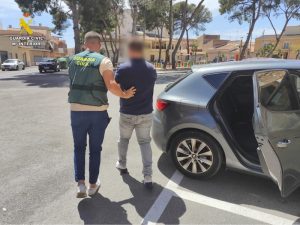 Detenido por estafa en teléfonos móviles y vehículos en Monforte del Cid (Alicante)