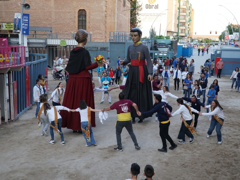 Los gigantes Pasqualet y Marigracieta en «Gegants de Festa 2023» en Vila-real (Castellón)