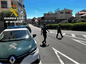 Se buscan dos hombres que han atracado un banco a punta de cuchillo en Torrevieja (Alicante)