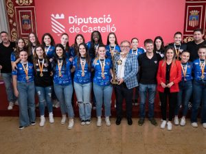 El equipo juvenil femenino campeón de España 2023 ‘Handbol Onda’ es recibido en Diputación de Castellón