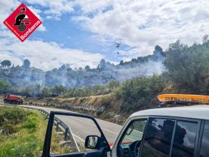 Declarado incendio dentro del parque natural de los Huertos del Montgó en Xàbia (Alicante)