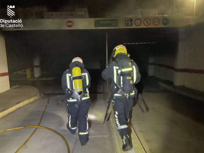 Incendio de vehículos en un parking público subterráneo en La Vall d´Uixó (Castellón)