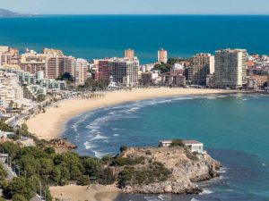 5 Banderas azules, 7 banderas Qualitur y 1 Q de Calidad en las playas de Oropesa del Mar (Castellón)