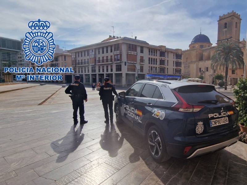Detenidos por vender seguros, darlos de baja el mismo día y cobrar el dinero en Elche (Alicante)