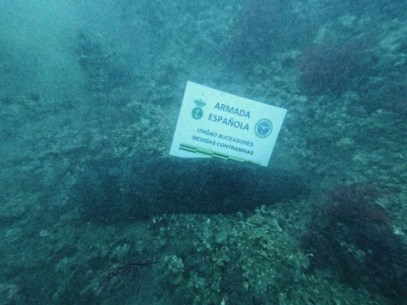 Buceadores de la Armada neutralizan tres proyectiles de la Guerra Civil en el puerto de València