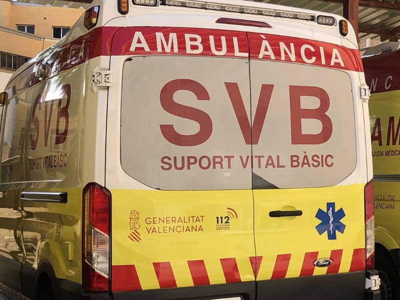 Tres heridos al volcar un coche en Monserrat (Valencia)