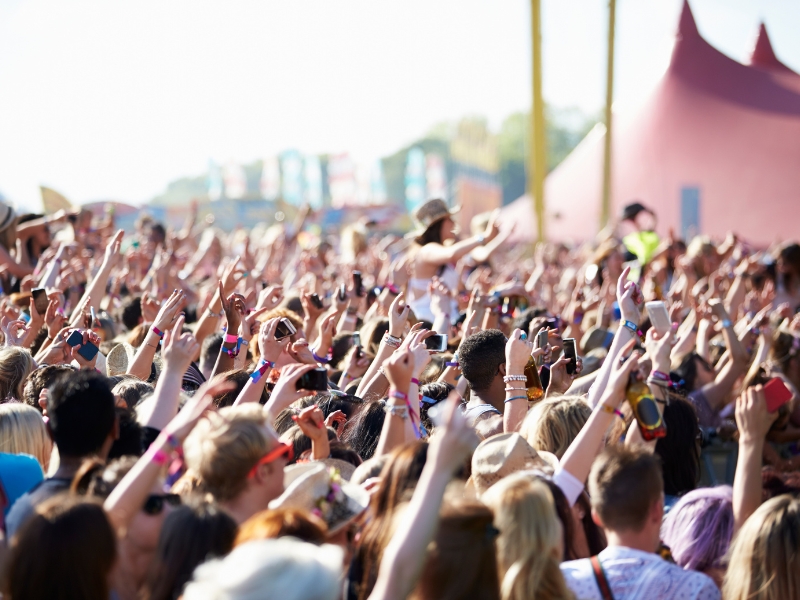 FACUA denuncia a un conocido Festival Musical de Gandía por impedir acceder con comida y bebida del exterior