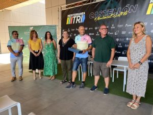 Homenaje a la joven recientemente fallecida Sara Blasco en la presentación de la Mediterránea Tri 2023 – Castellón