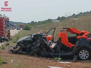 Una mujer fallece tras un accidente entre dos coches y un camión en la Vall d’Uixó (Castellón)