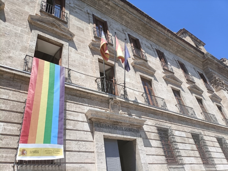 Delegación del Gobierno en la Comunitat se une al Día del Orgullo 2023 con la bandera LGTBI en su fachada