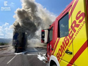 Se reabre el carril derecho de la A-7 tras el incendio de dos camiones entre Nules y La Vilavella – Castellón