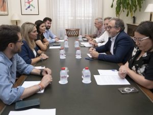 Primera reunión entre José Martí y Marta Barrachina para gestionar el cambio de gobierno en la Diputación de Castellón