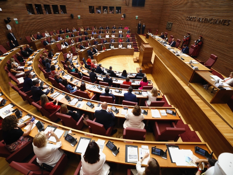 Juramentos y promesas en el comienzo de la sesión constitutiva de Les Corts