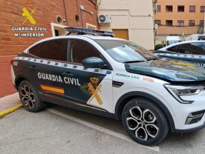 Un hombre se atrinchera con una supuesta arma en Burriana y amenaza a los niños desde el balcón – Castellón