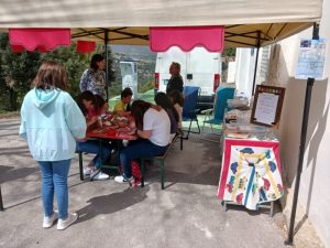 Niños y niñas del ‘Alt Maestrat’ se divierten con juegos gigantes de madera en Catí – Castellón