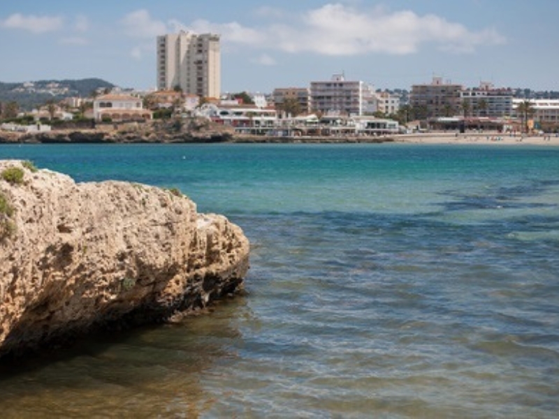 Cierre de la playa del Arenal por altos niveles de bacterias de origen fecal en Xàbia – Alicante