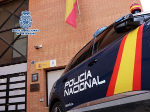 Prisión por intento de homicidio por atacar a su expareja con una navaja en el cuello y rajarle la cara en Alicante