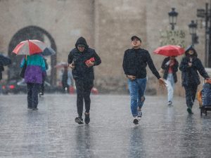 Se mantiene la alerta naranja en la Comunitat por chubascos, tormenta y granizo