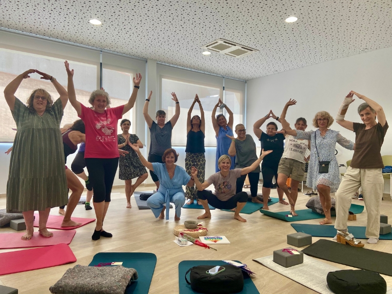 La Asociación Española Contra el Cáncer retomará el taller de yoga para pacientes en Castellón