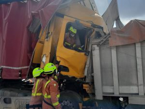 Un fallecido en el accidente entre dos camiones en el término de Riba-roja de Túria – Valencia