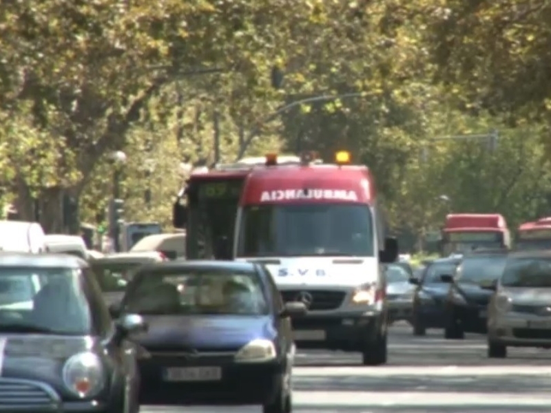 Intenta quemarse a lo bonzo delante de su hijo de 7 años al no poder subir al ferry de Valencia