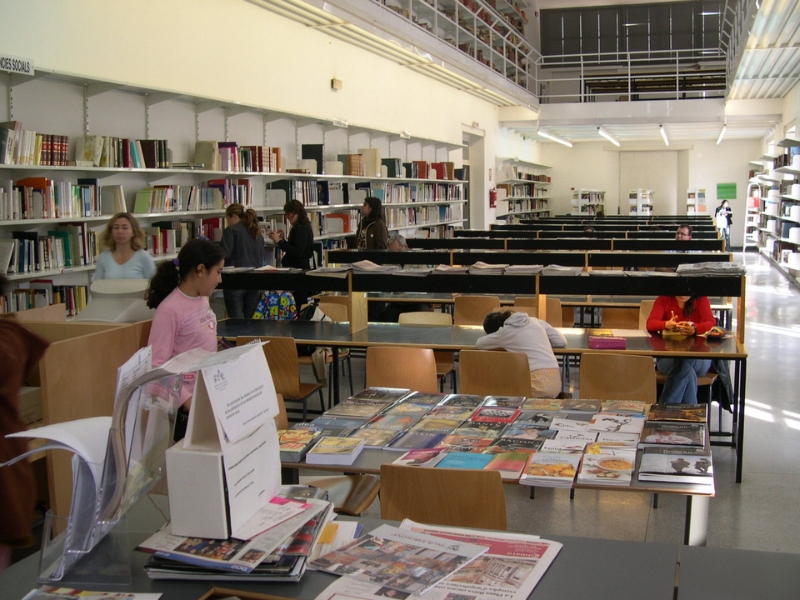 Compromís denuncia «revistas en valenciano confiscadas en la Biblioteca y el Ayuntamiento de Burriana» – Castellón