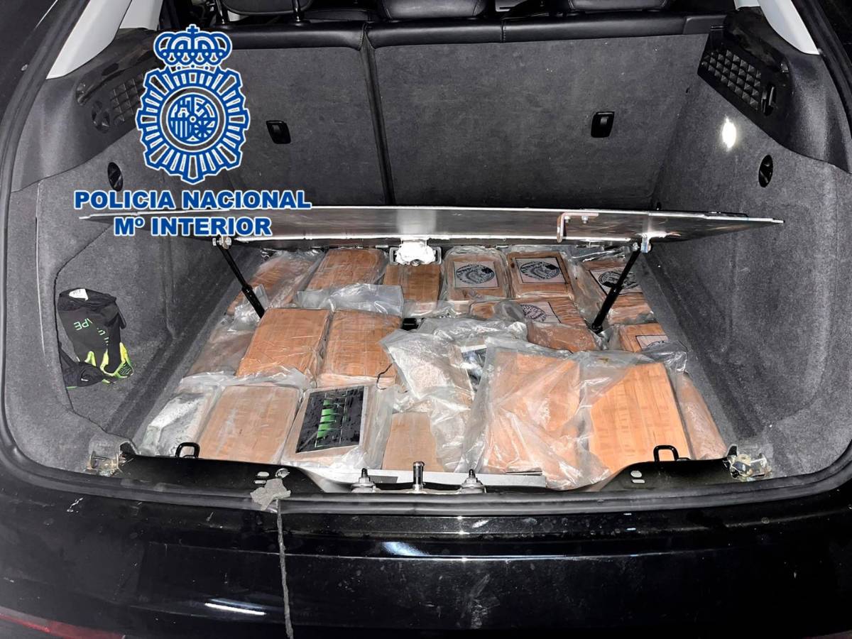 Dos detenidos por transportar 100 kilos de cocaína repartidos en dos coches