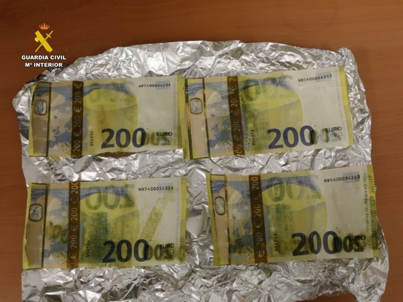 Detenido en Alicante tras estafar 80.000 euros con el timo del ‘wash-wash’ o ‘billetes tintados’