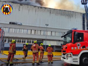 Incendio en una nave industrial de Mercadona en el polígono de Riba-roja – Valencia