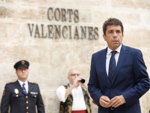 Carlos Mazón promete «lealtad extrema» en su toma de posesión como ‘President’ de la Generalitat Valenciana