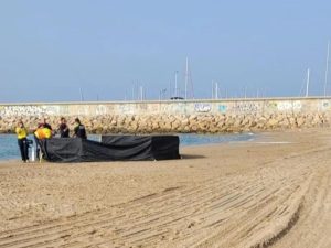 Aparece el cadáver de un niño de «unos dos años» en la playa Costa Daurada de Roda de Berà (Tarragona)