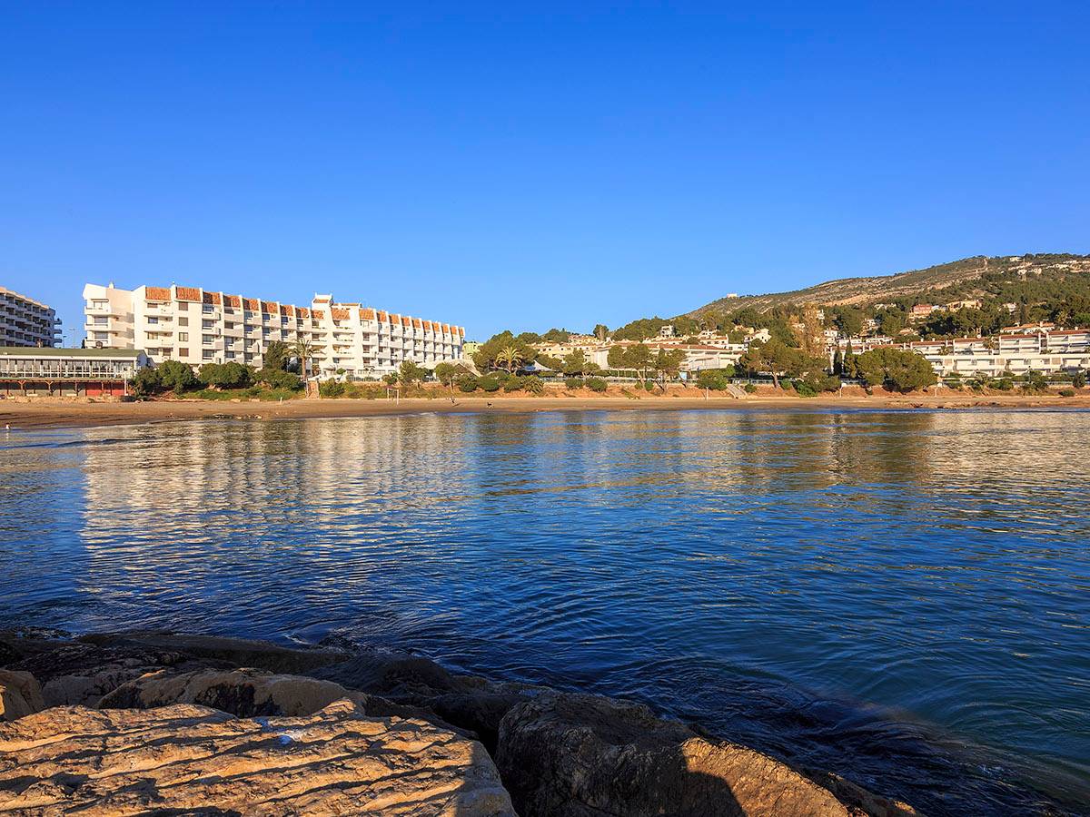 Cerrada, por contaminación del agua, la playa de Las Fuentes de Alcossebre – Castellón