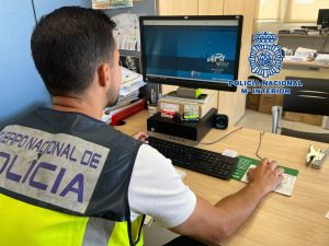 Alerta de estafas en Benidorm: Detenidos por clonación de tarjetas de crédito