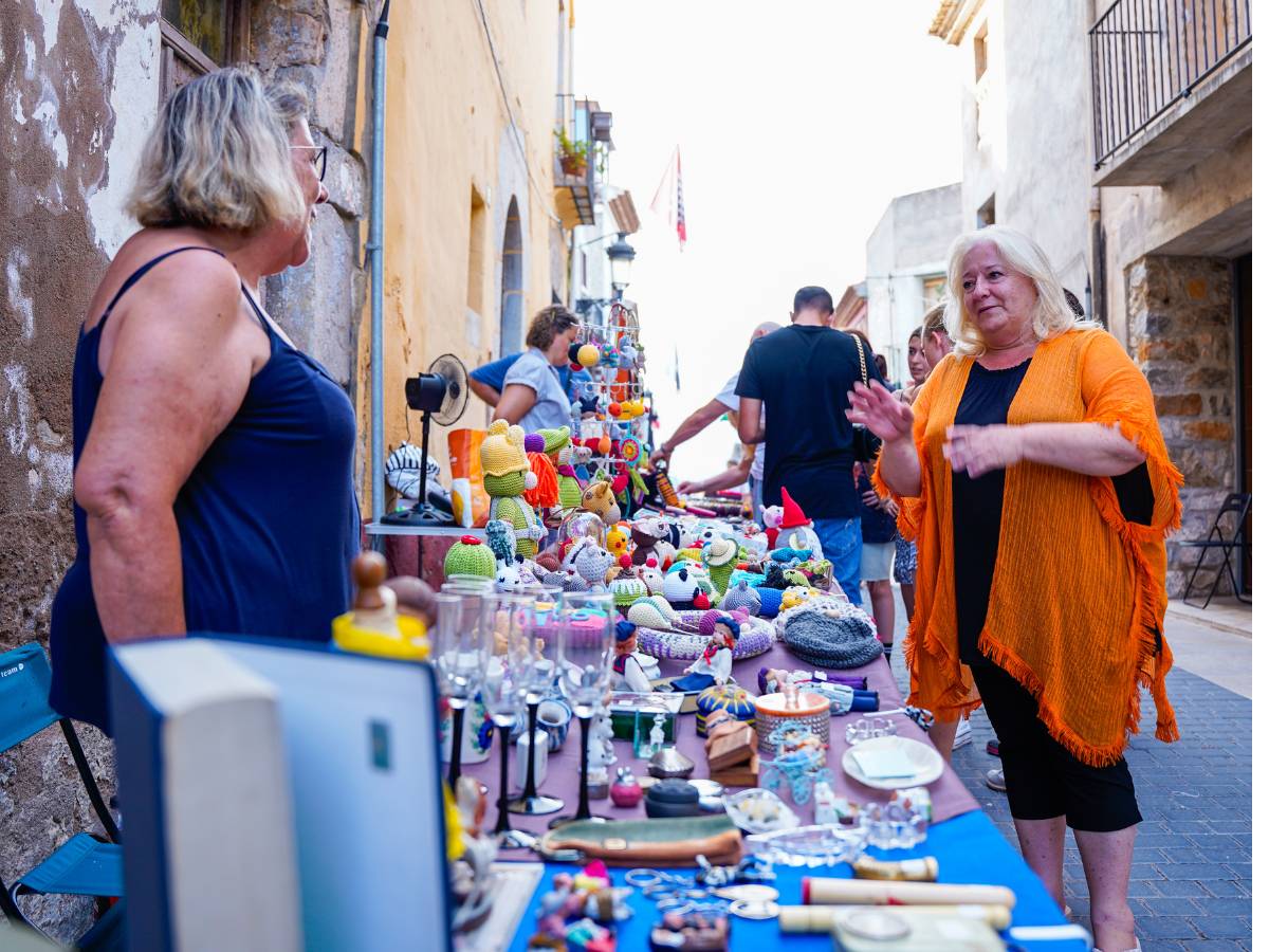 Encuentro de los amantes de las antigüedades en el rastro de Oropesa del Mar – Castellón