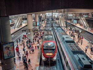 Renfe ofrece opciones de transporte ante la suspensión de servicios en Valencia