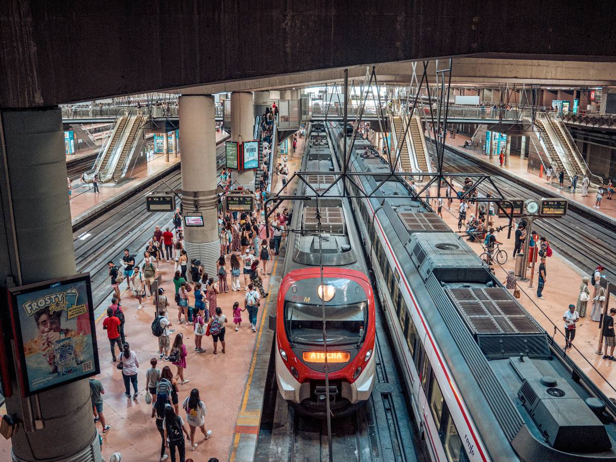 Renfe ofrece opciones de transporte ante la suspensión de servicios en Valencia