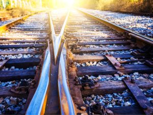 Un incendio de vegetación entre Peñíscola y Càlig obliga a parar la circulación de trenes