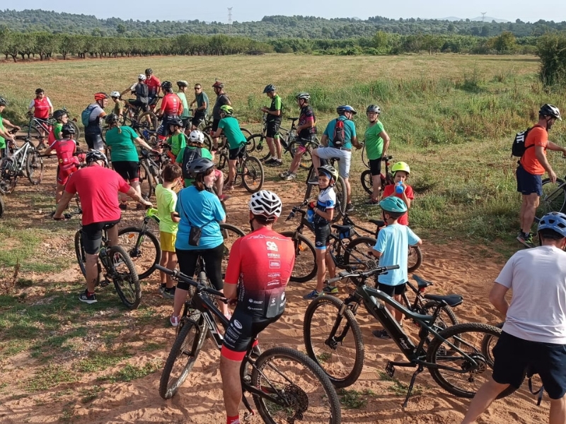 Movilización en contra de las plantas fotovoltaicas con un recorrido en bicicleta en Villafamés – Castellón