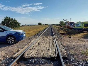 Fallece una bebé tras arrollar un tren a un turismo en Calera y Chozas (Toledo)