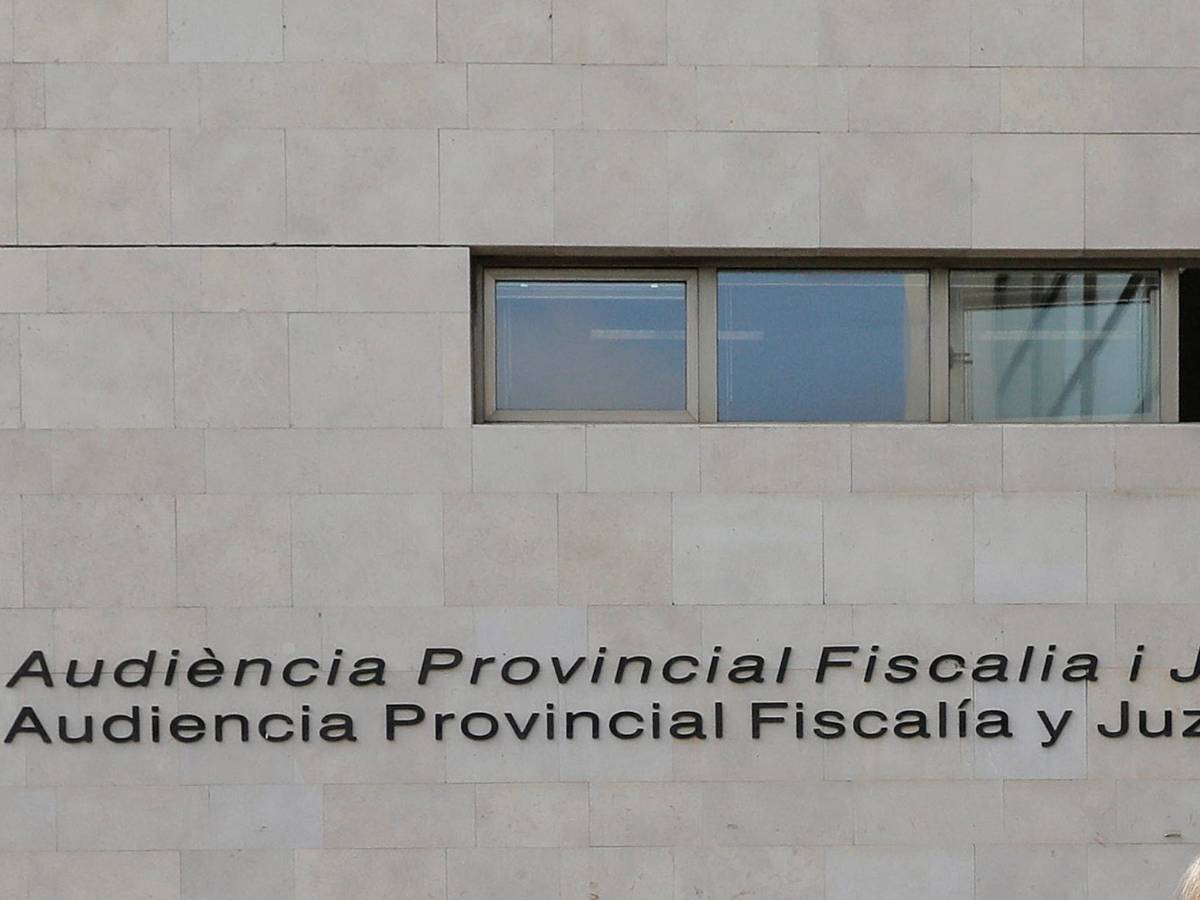 Fiscalía solicita seis años de cárcel por intentar robar e insultar a una persona transexual en Valencia