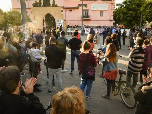 Condenados por agresiones e insultos racistas al grito de «moro de mierda» en una frutería en Benicalap, València