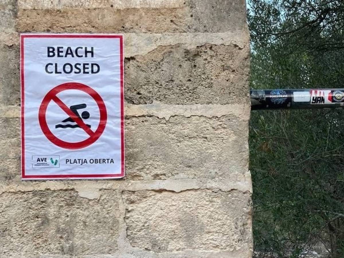 Mallorca: Prohibición de baño en inglés, baño seguro en catalán