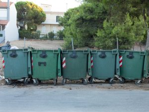 Medidas contra olores en el Grao de Castellón: Limpieza de contenedores cerca de locales de restauración