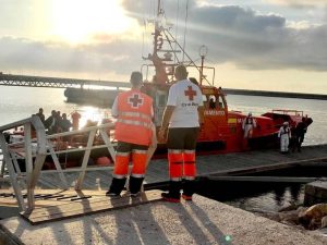 Cruz Roja atiende a 284 personas llegadas en patera a las costas valencianas