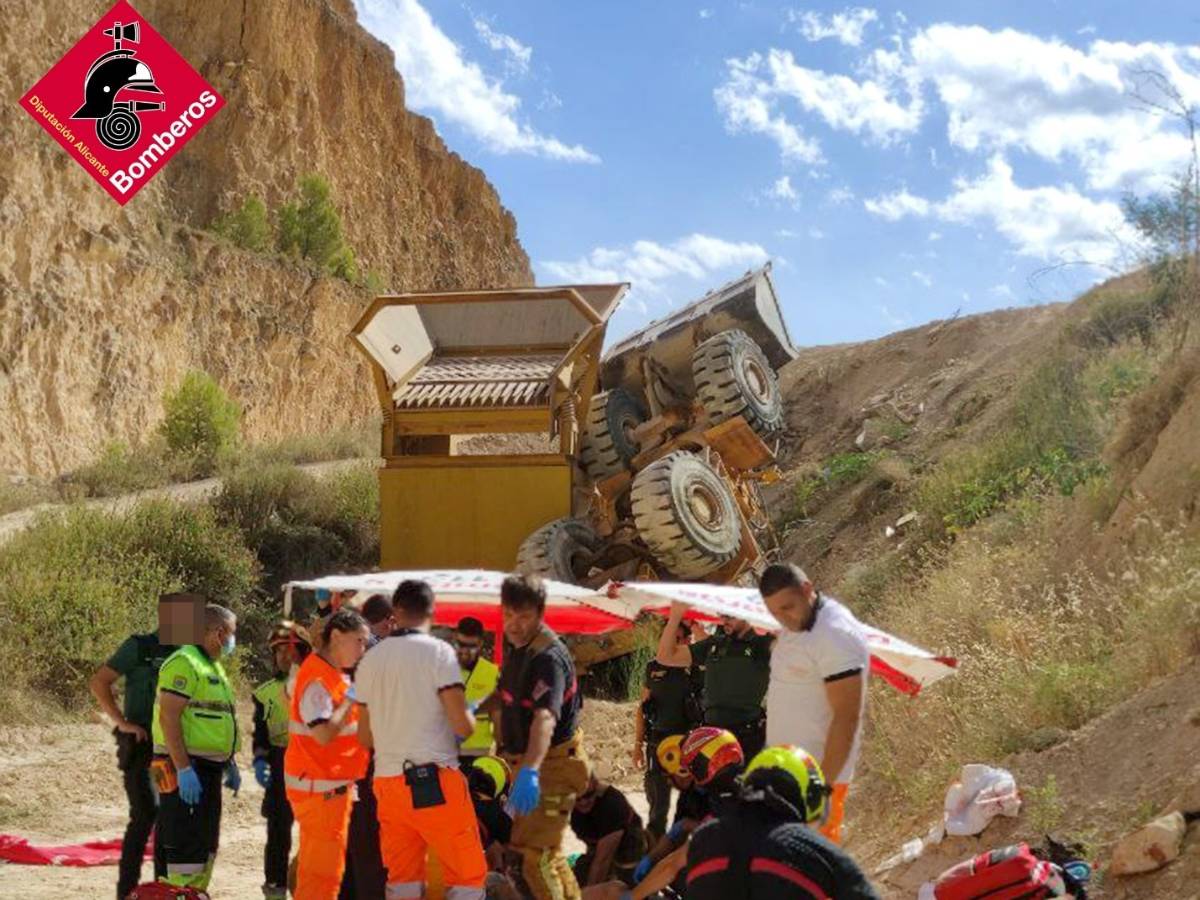 Herido grave al quedar atrapado en la excavadora por el vuelco de una pala en La Nucía – Alicante