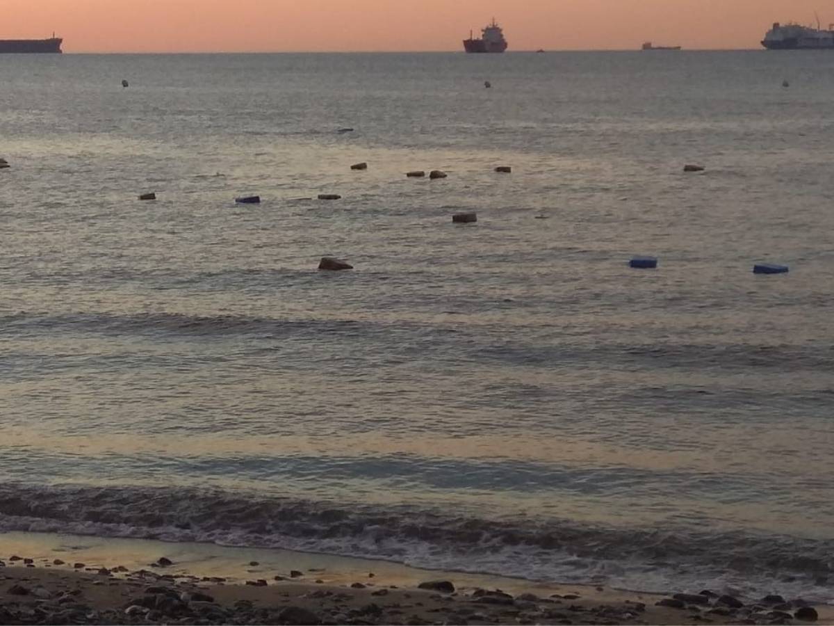 Varios fardos de droga llegan a la playa del Heliópolis en Benicàssim – Castellón