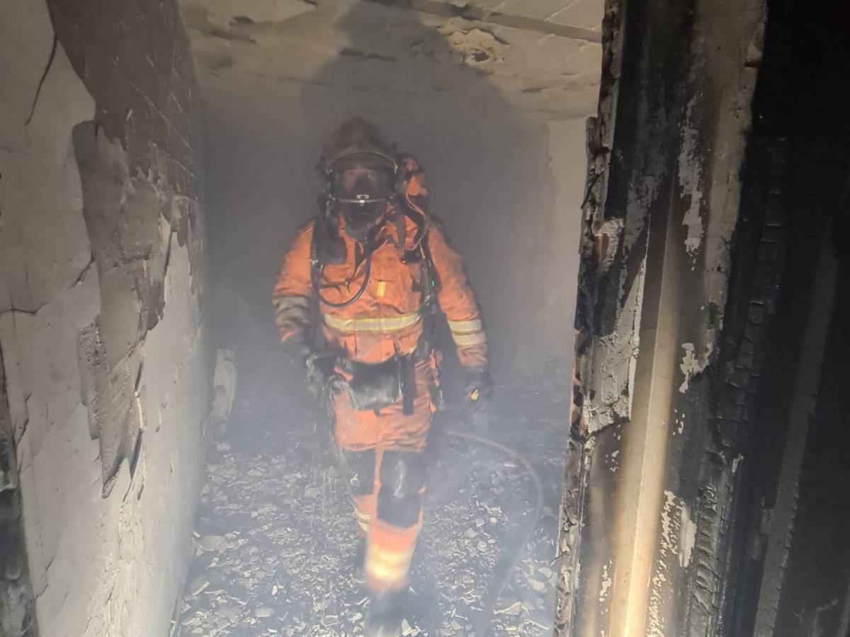 Un fallecido y una herida grave en incendio de un piso en l`Alcudia