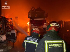 VÍDEO – Un incendio industrial arrasa una empresa de Burriana – Castellón