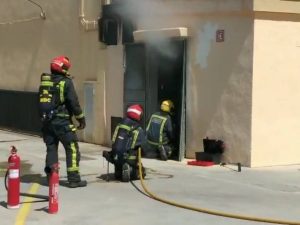 VÍDEO – Incendio en un transformador en Benicàssim obliga a desalojar un edificio – Castellón